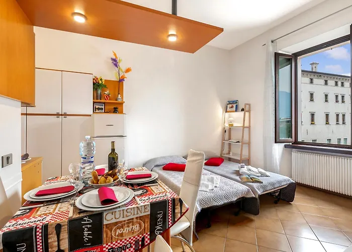 Lake View Historical Center Apartment - Happy Rentals